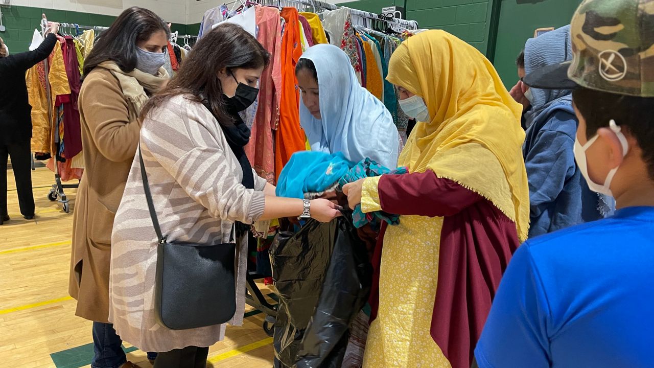 Triangle Muslim group holds free shopping day for refugees - Vimarsana News